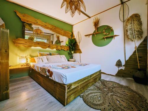 Le Tropical Lodgeにあるベッド