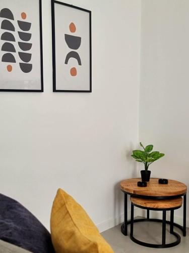 a living room with a table and a chair at R3 Apartments - Laginha in Mindelo
