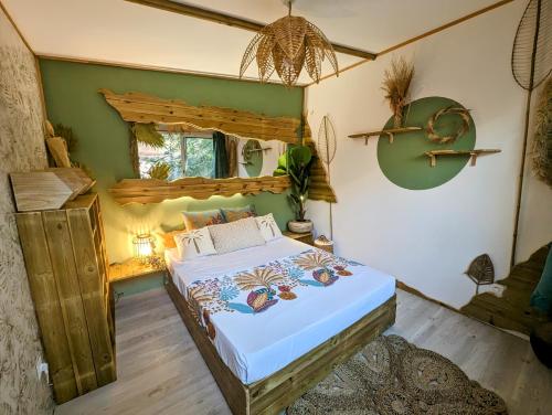 a bedroom with a bed in a room at Le Tropical Lodge in Saint-Pierre