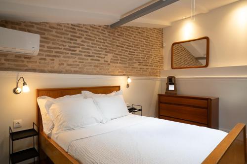 Athenian Cypress House, Maisonette