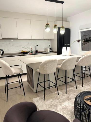 Modern and comfy apartment near Bernabeu sleeps 6 people