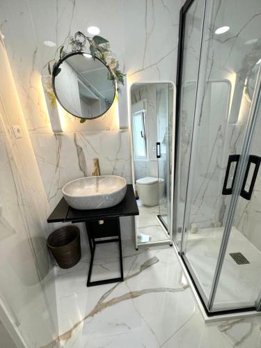 Modern and comfy apartment near Bernabeu sleeps 6 people