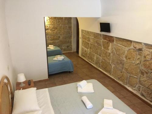 a room with two beds and a mirror at Terrasini 2000 Casa Vacanze in Terrasini