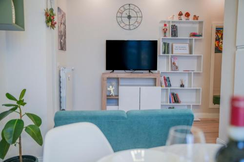 Your Home in Florence with parking, 10 min from the center by Tram