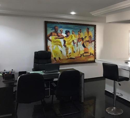 a meeting room with a painting on the wall at Vue ocean Almadies 300m2 3CH avec SDB Clim WiFi in Dakar