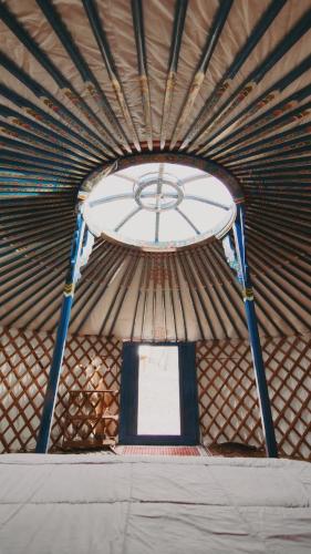 Imagen de la galería de Mongolian yurt at a nature retreat, en Miramonte