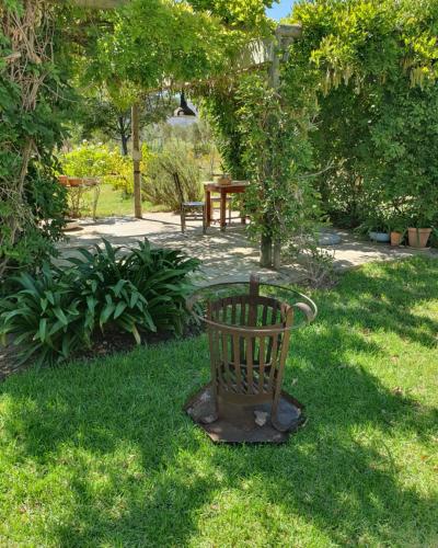 Un jardín fuera de Lavendale on Laing