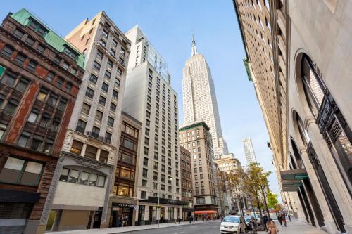 a city street with tall buildings in a city at Le Meridien New York, Fifth Avenue in New York