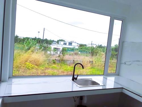 a kitchen with a sink and a window at Mountain Lodge in La Laura