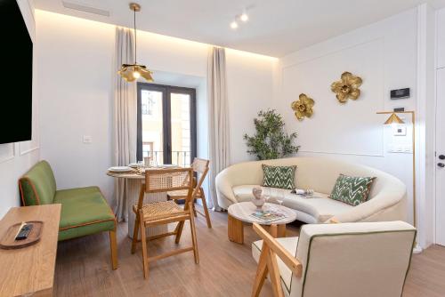 a living room with a couch and a table at Genteel Home Gamazo in Seville
