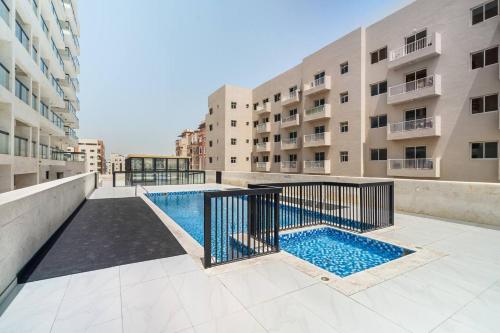 a swimming pool in the middle of a building at Super Deluxe Apartmentpool in Dubai