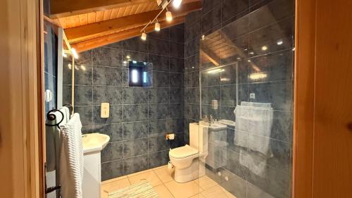 Koupelna v ubytování Moinhos do Paneiro, Studio IDA without kitchen, sea view