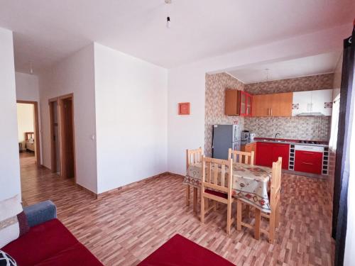 a kitchen with a table and chairs in a room at GoBeyond - T2 Selada in Porto Novo