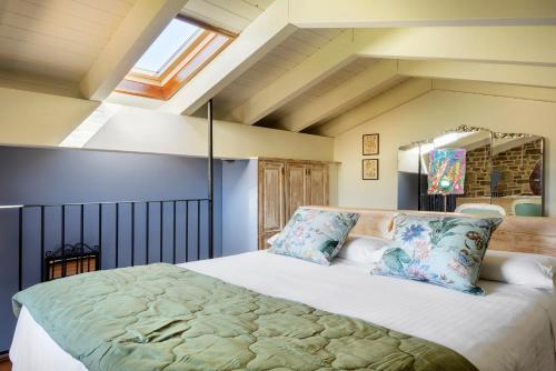 a bedroom with a large bed with blue walls at Hotel Barosse in Jaca