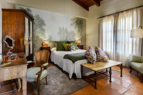 a bedroom with a bed and a table and chairs at Hotel Barosse in Jaca