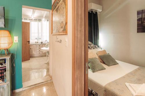 Orpheus House Beachfront 2BR Apartment with Balcony & Sea View Walk to Old Town