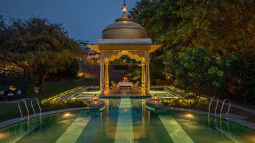 Bazén v ubytování Tree of Life Resort & Spa Jaipur nebo v jeho okolí