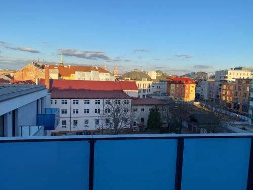 Nespecifikovaný výhled na destinaci Plzeň nebo výhled na město při pohledu z apartmánu