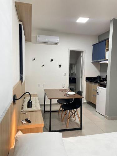 Η κουζίνα ή μικρή κουζίνα στο Apartamento Completo com Piscina, Academia e Salão de festas em São Carlos
