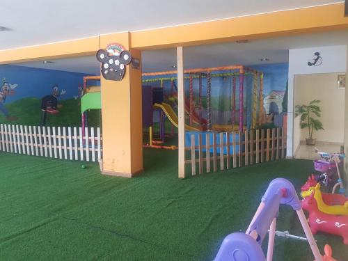 Kawasan permainan kanak-kanak di Departamento Familiar 3 D