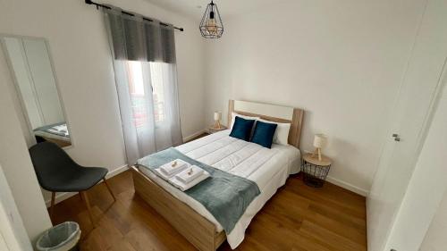 En eller flere senge i et værelse på Amazing Blue House