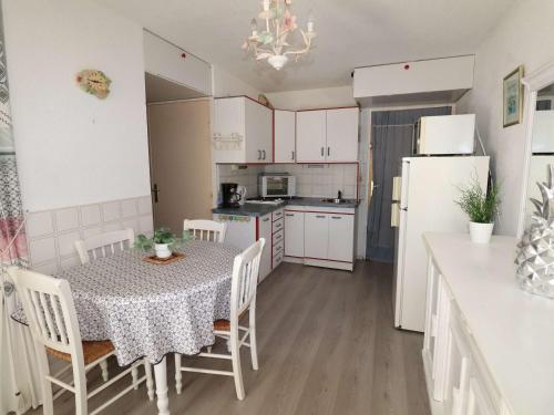 Appartement 2 Pièces, 4 Couchages, Parking Privatif, à 100m de la Mer et des Commerces