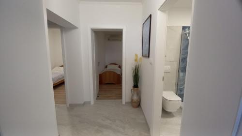 Ένα μπάνιο στο Apartments by the sea Kustici, Pag - 9360