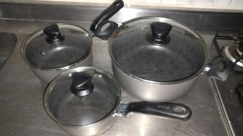 three pots sitting on top of a stove at Casa de Descanso Zapatoca in Zapatoca