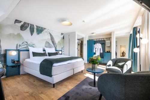 Postel nebo postele na pokoji v ubytování Hotel Central am See