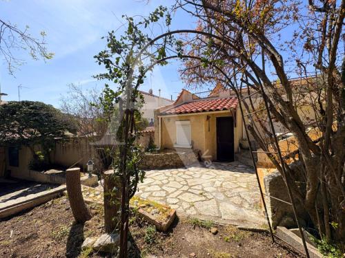 Studio independant avec climatisation, wifi et espace exterieur