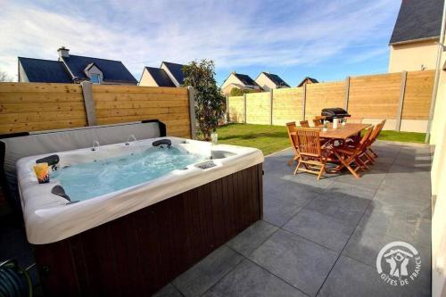 house for 2 with private jacuzzi - Emerald