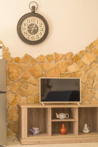 TV a/nebo společenská místnost v ubytování The sud est house