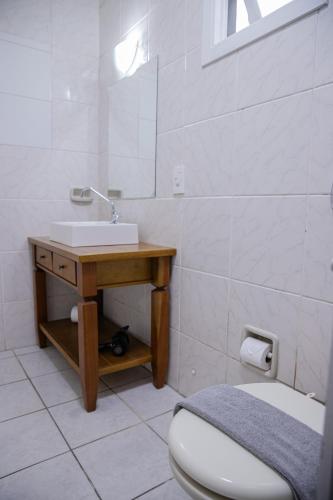 Bilik mandi di Hospedagem Vila Suiça Centro