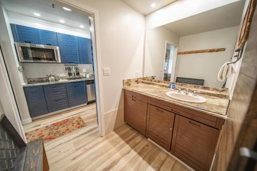 Η κουζίνα ή μικρή κουζίνα στο Slopeside 2791B by SummitCove Lodging