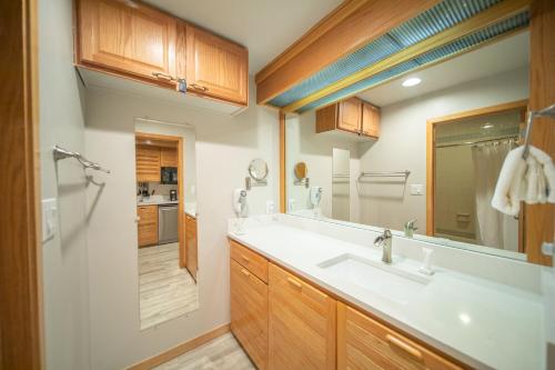 Ένα μπάνιο στο Slopeside 2753A by SummitCove Lodging