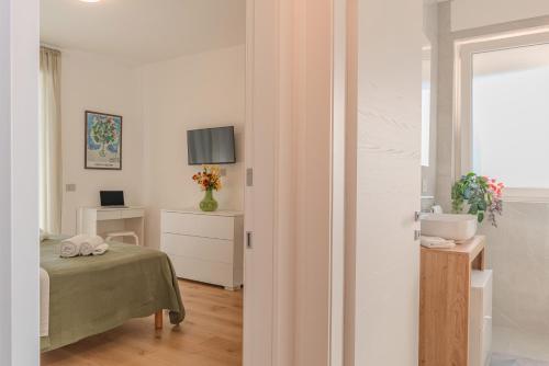 Blu 2B at Home photo 19