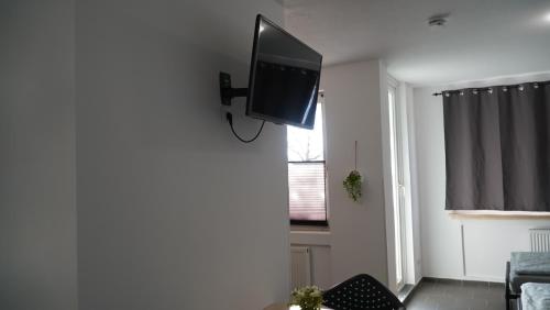 Телевизор и/или развлекательный центр в MK Apartment Delmenhorst 4 - Free Wifi - Free Parking - nähe HBF