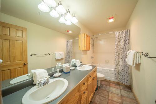 a bathroom with two sinks and a tub at Tenderfoot Lodge 2620 by SummitCove Lodging in Keystone