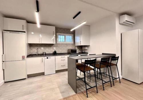 Macasta Suite