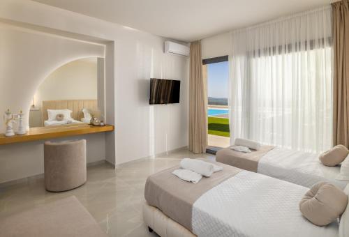Кровать или кровати в номере Elira Luxury Villa - With Private Pool