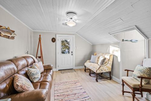 Ein Sitzbereich in der Unterkunft Drackett House by Whiskey Properties
