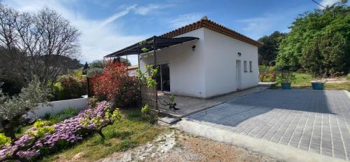 Jolie maison neuve entre mer et colline en Provence
