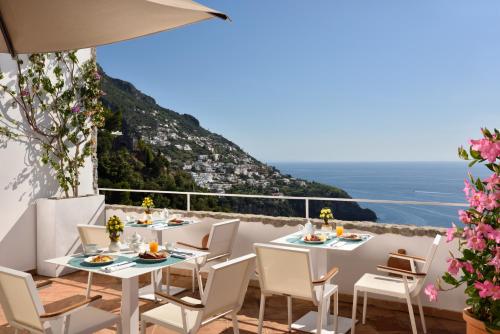 a restaurant with a view of the ocean at Hotel Piccolo Sant'Andrea in Praiano