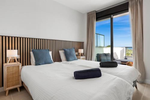 Top Floor Seaview Apartment