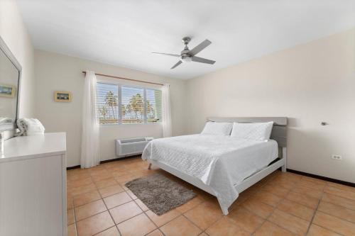 Кровать или кровати в номере Angelica Beachfront Paradise