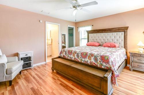 Postel nebo postele na pokoji v ubytování Sunny 3 BR Venice Home with Pool and Parking