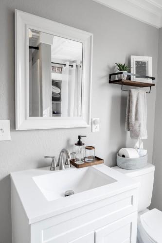 a bathroom with a white sink and a mirror at Hannahs Haven in Lima
