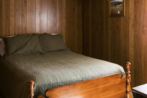 Ένα ή περισσότερα κρεβάτια σε δωμάτιο στο Beaver Creek Cabin 2