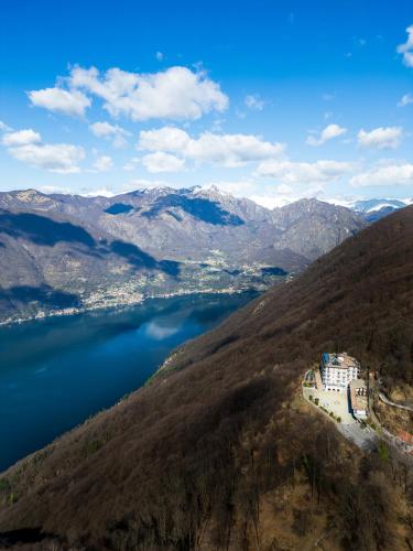 an aerial view of a lake and a mountain at Hotel Funicolare in Lanzo dʼIntelvi