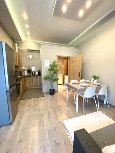 Liliom Tranquil 2-BDR Apartment